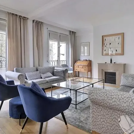 Superbe Champs Elysees Wagram Paris