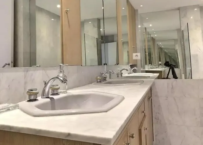 Superbe Champs Elysees Wagram アパート パリ