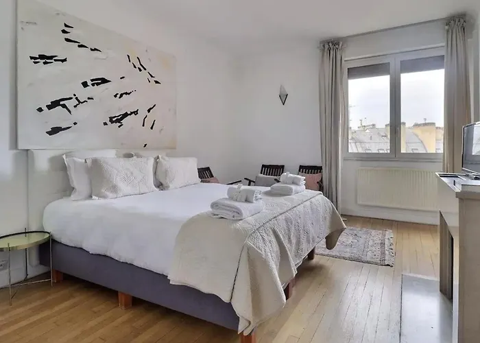 Superbe Champs Elysees Wagram アパート パリ