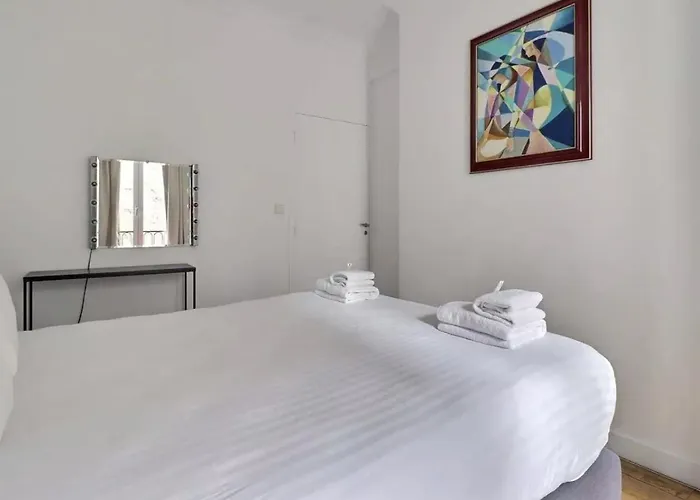 Superbe Champs Elysees Wagram パリ