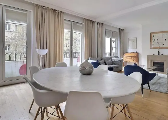 Superbe Champs Elysees Wagram Apartman